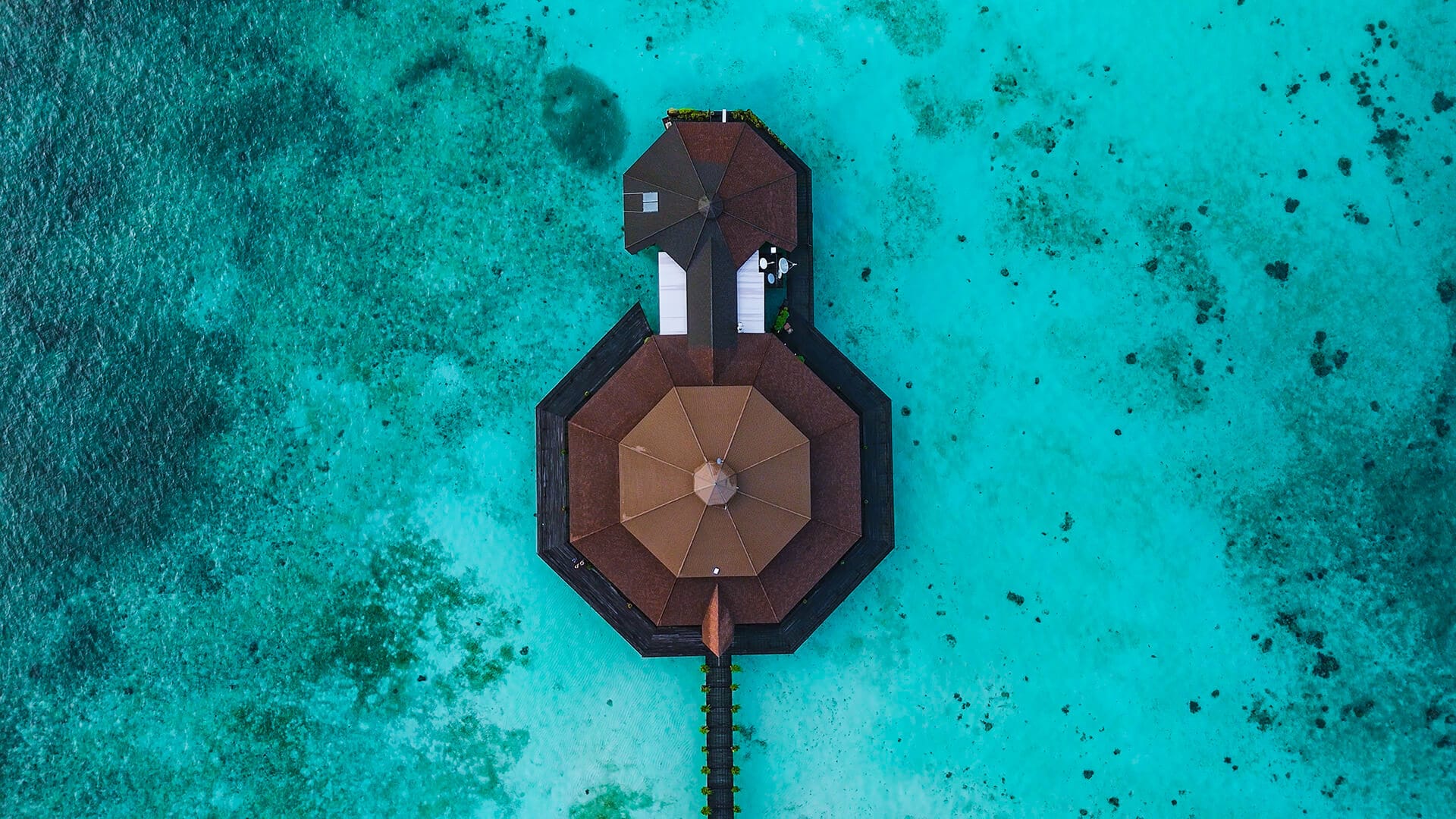 Lankayan Island Dive Resort, white sand and turquoise water in the Sulu Sea