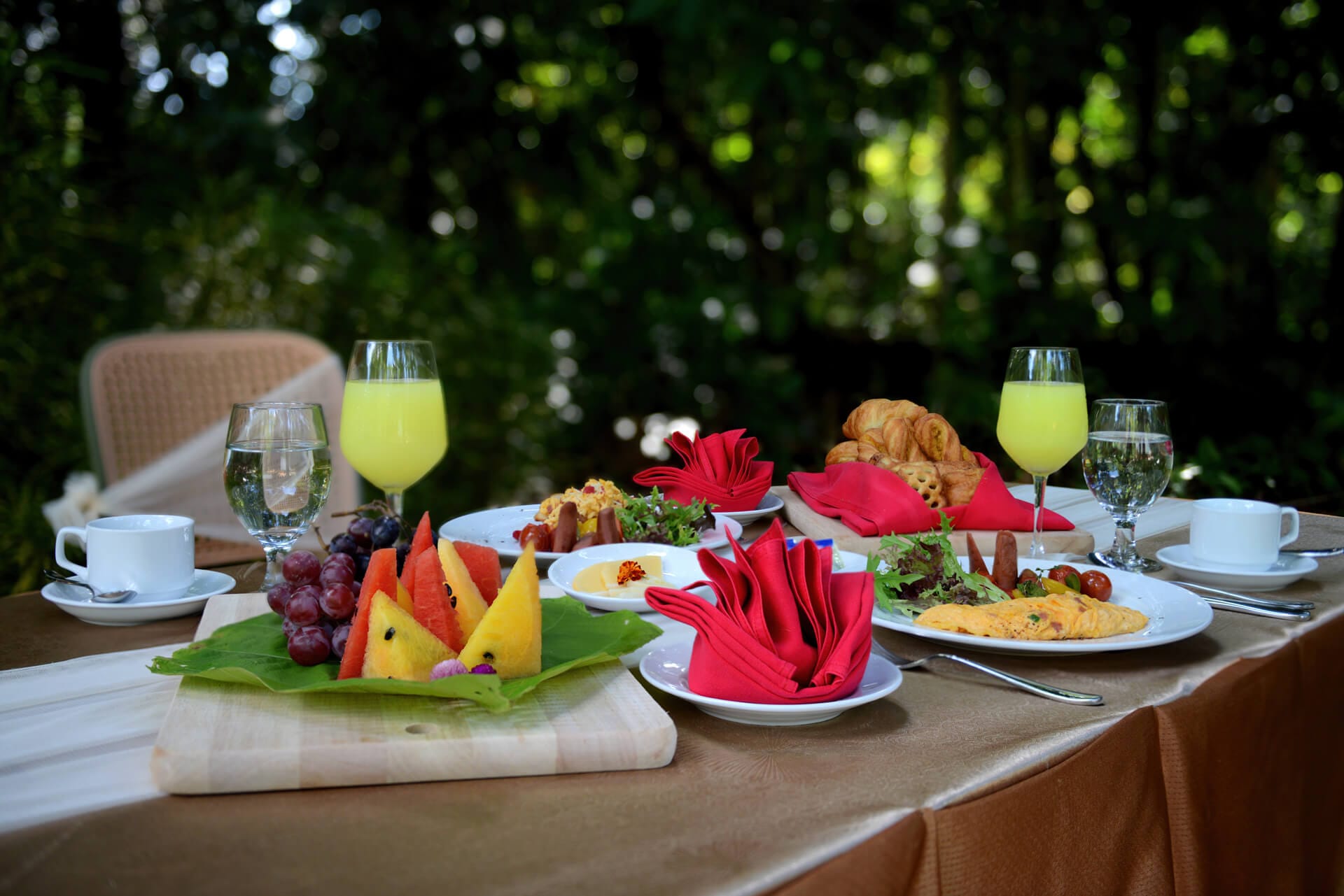 Dining, Forest Setting